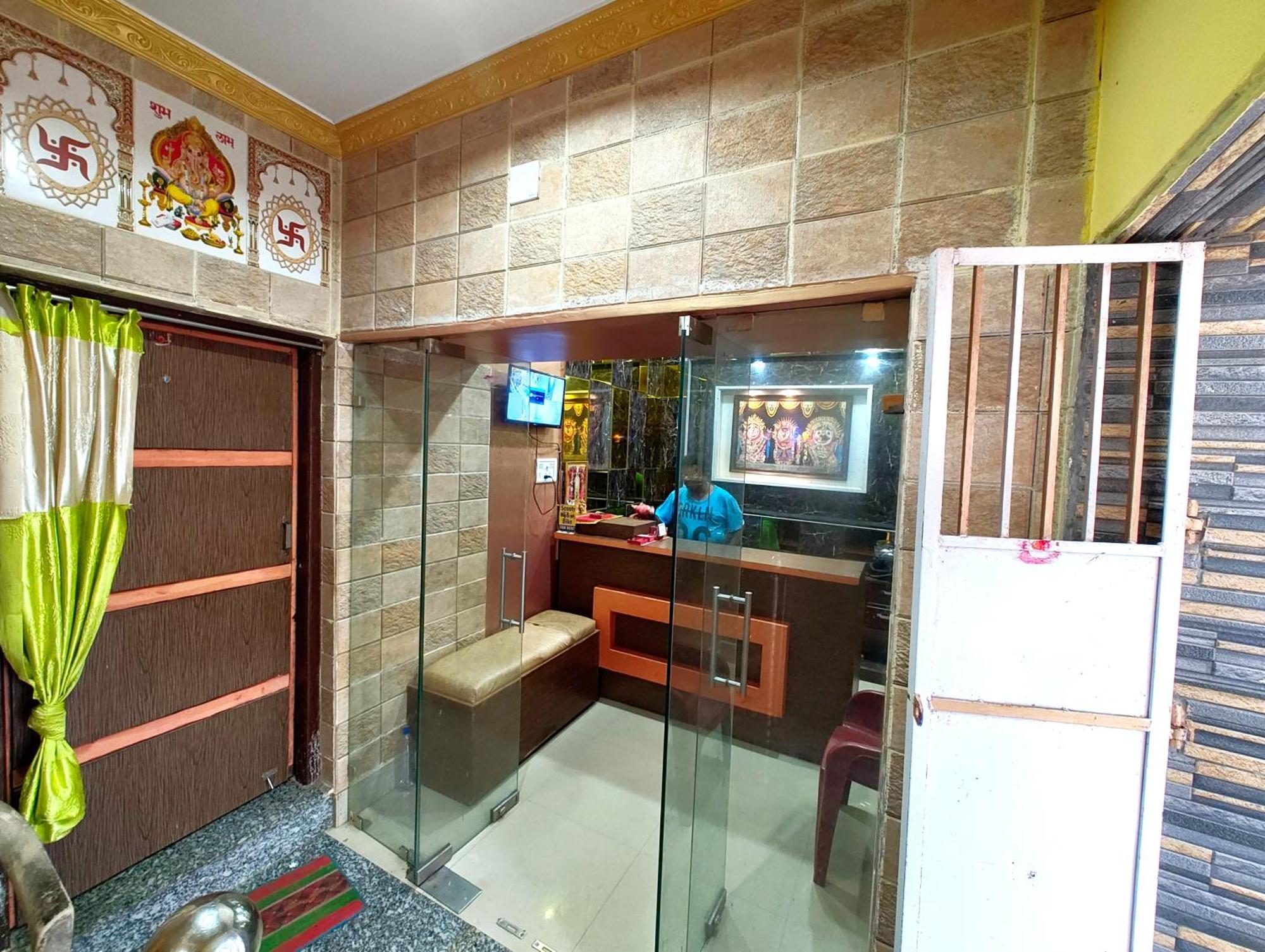 Goroomgo Sahoo Palace Puri - Prime Location Near Sea Beach - Excellent Service With Parking Facilities Экстерьер фото