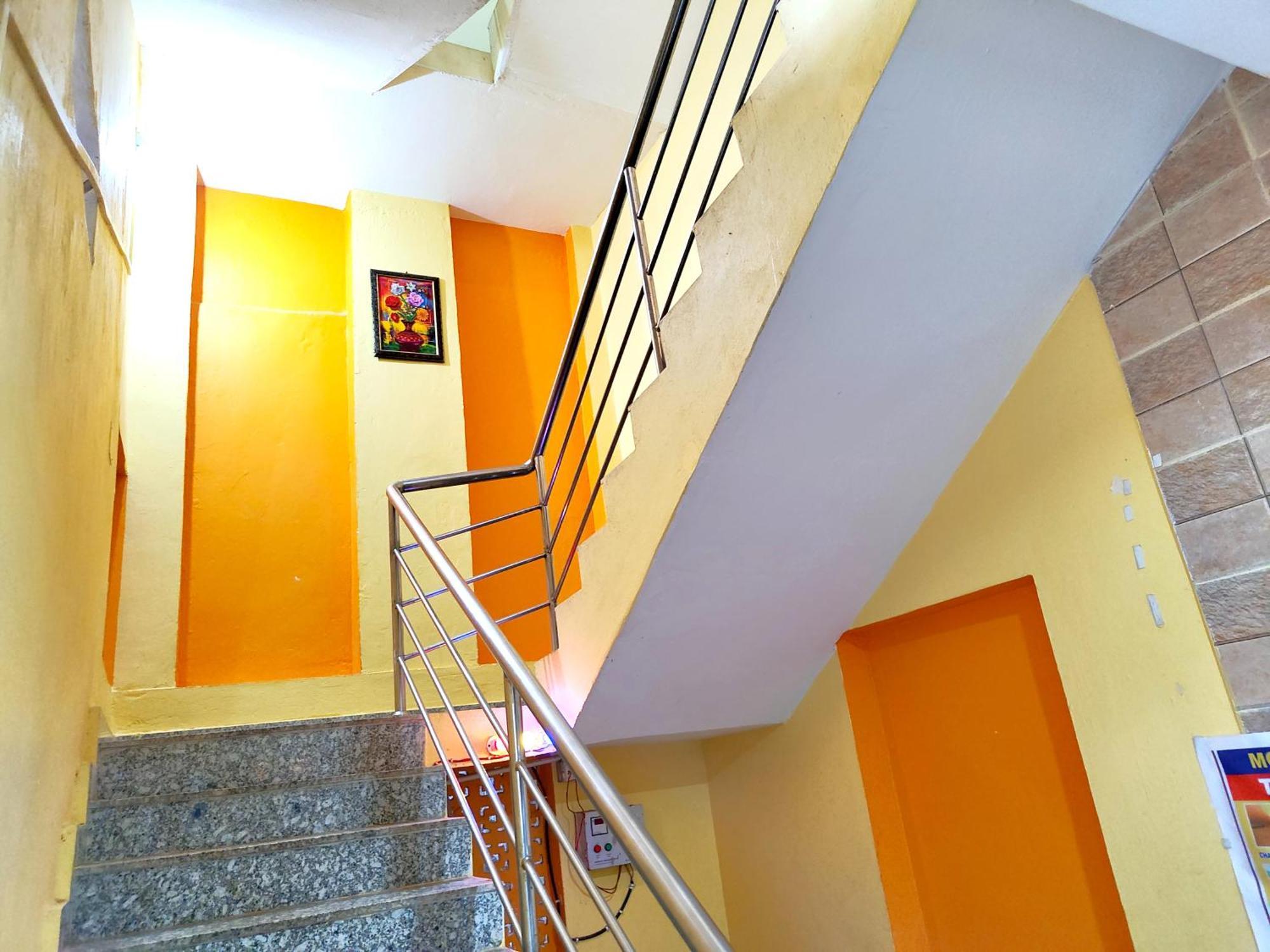 Goroomgo Sahoo Palace Puri - Prime Location Near Sea Beach - Excellent Service With Parking Facilities Экстерьер фото